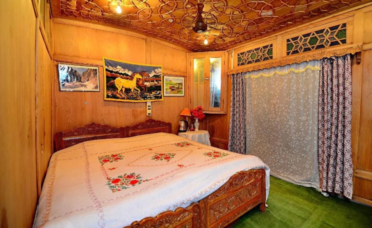 Hotel Umbrella Group Of House Boat Srīnagar Exteriér fotografie